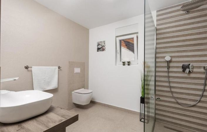 Image No.10-4 Bed Property for sale