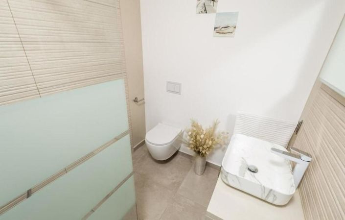 Image No.11-4 Bed Property for sale