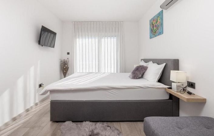 Image No.13-4 Bed Property for sale