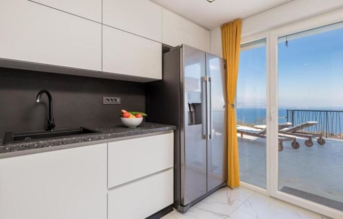 Image No.14-4 Bed Property for sale