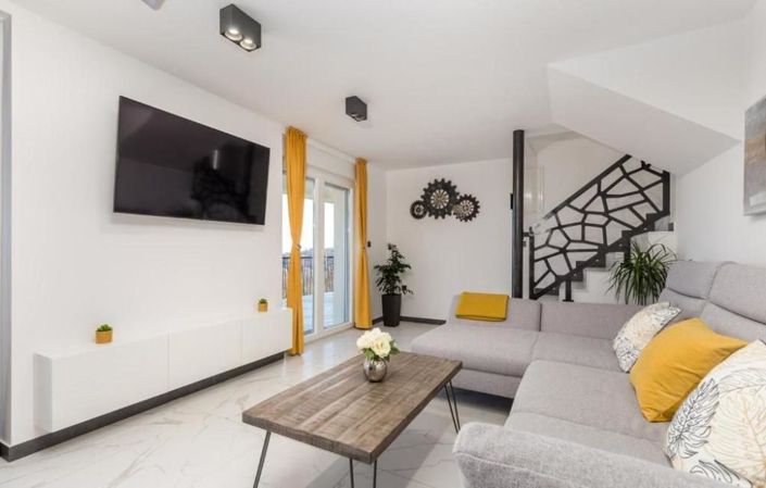 Image No.16-4 Bed Property for sale