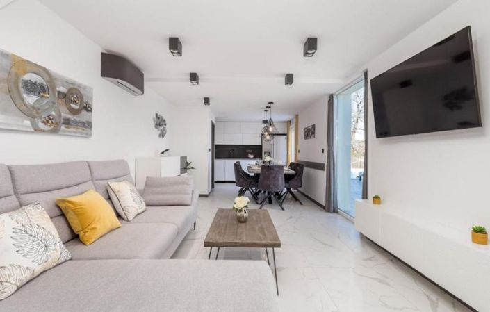 Image No.18-4 Bed Property for sale