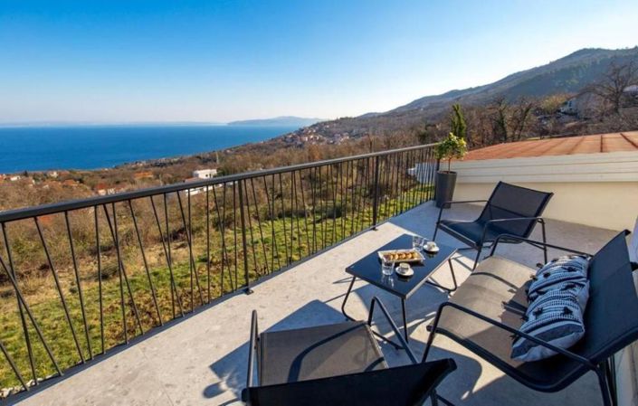 Image No.4-4 Bed Property for sale