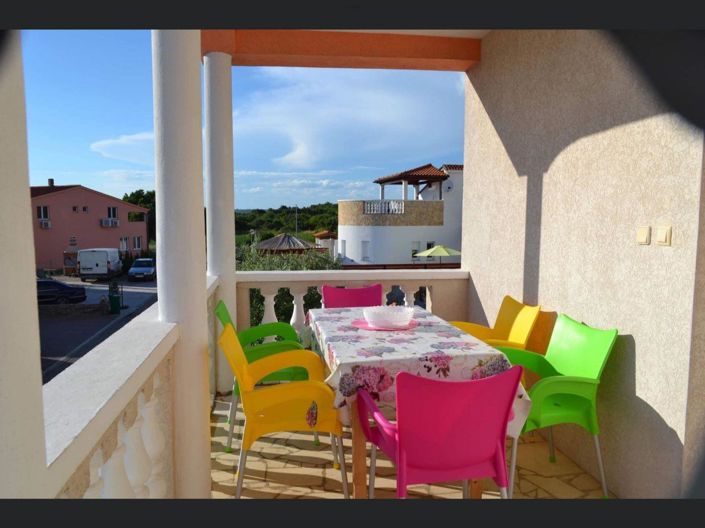 Image No.15-7 Bed Property for sale