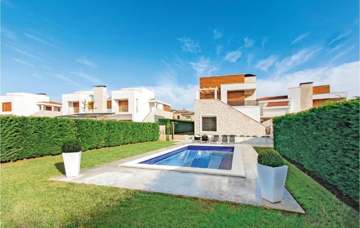 Image No.1-Propriété de 3 chambres à vendre à Porec