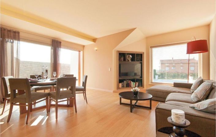 Image No.11-3 Bed Property for sale