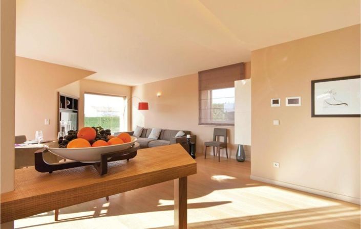 Image No.12-3 Bed Property for sale