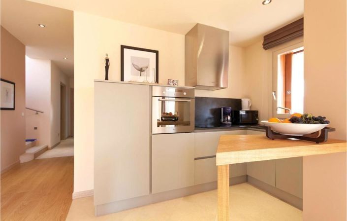 Image No.14-3 Bed Property for sale