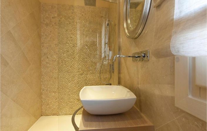 Image No.17-3 Bed Property for sale