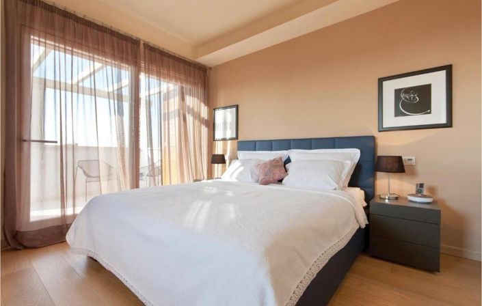 Image No.18-3 Bed Property for sale