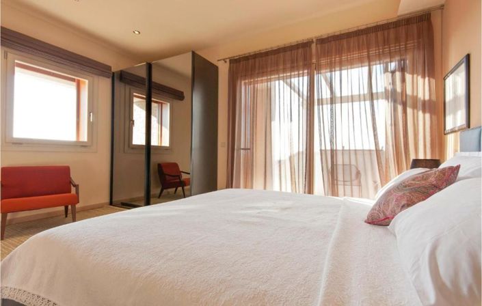 Image No.19-3 Bed Property for sale