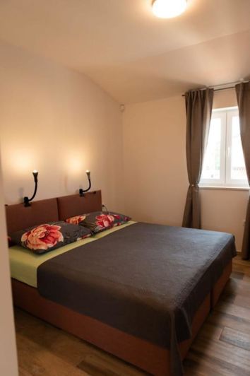 Image No.9-3 Bed Property for sale