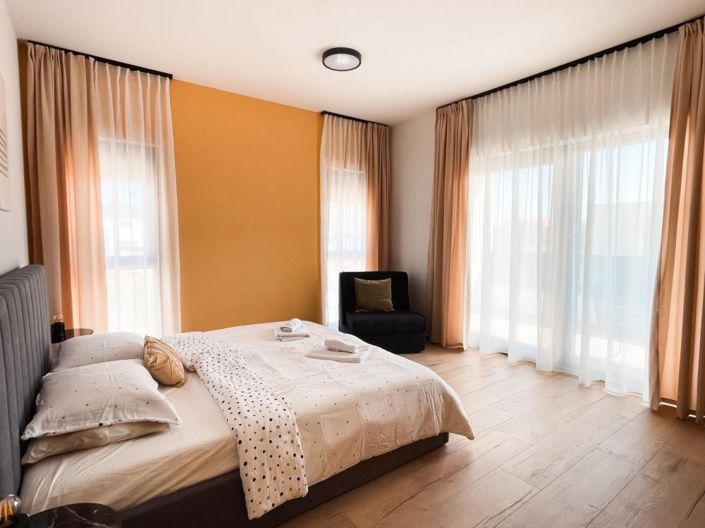 Image No.15-3 Bed Property for sale