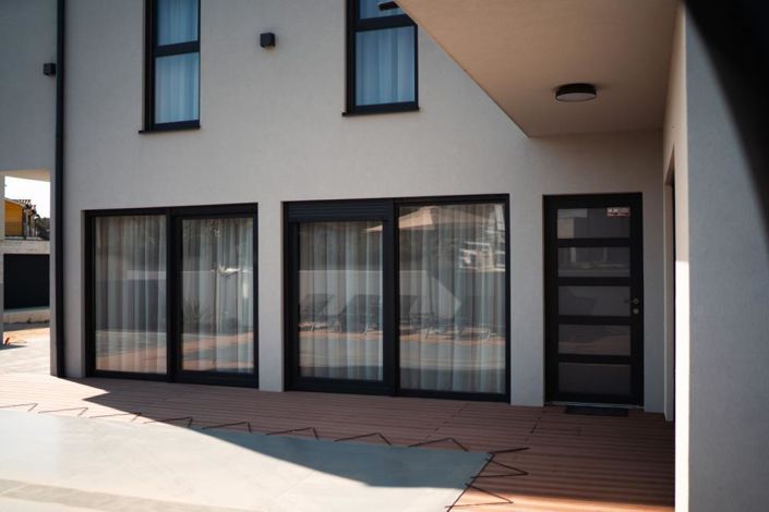 Image No.18-3 Bed Property for sale