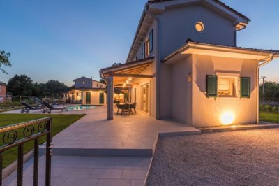 1 - Barban, Property