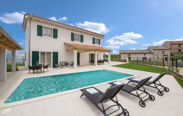 Image No.10-3 Bed Property for sale