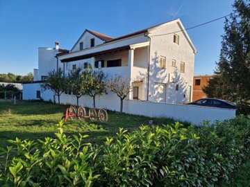 1 - Porec, Property