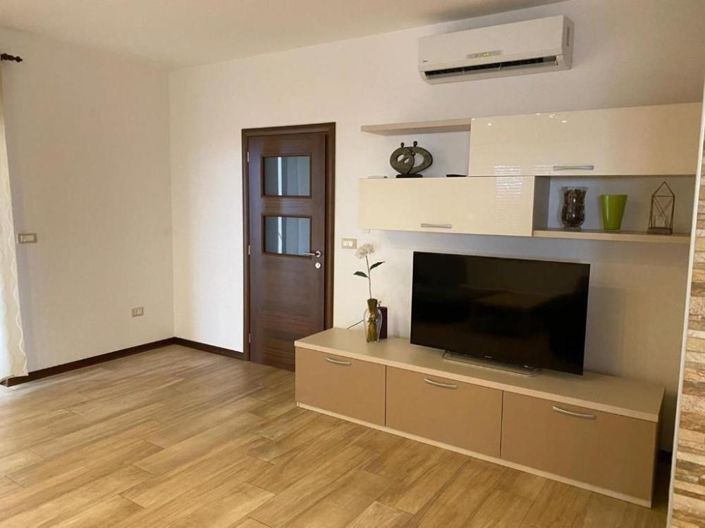 Image No.14-11 Bed Property for sale