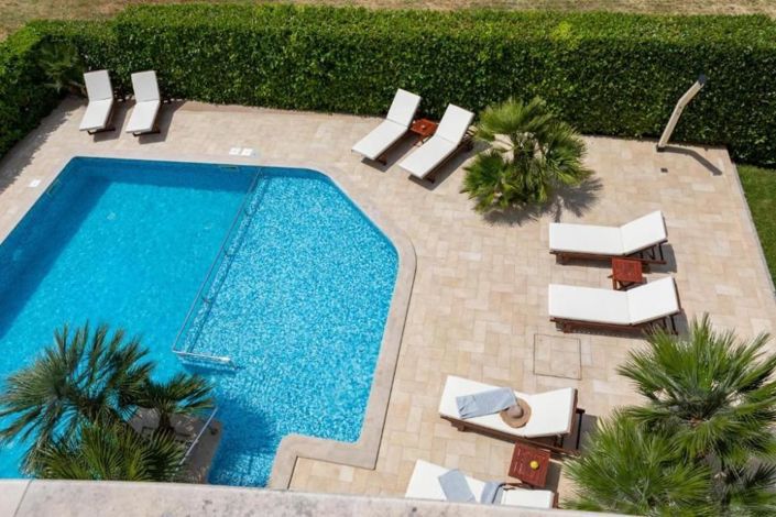 Image No.3-11 Bed Property for sale