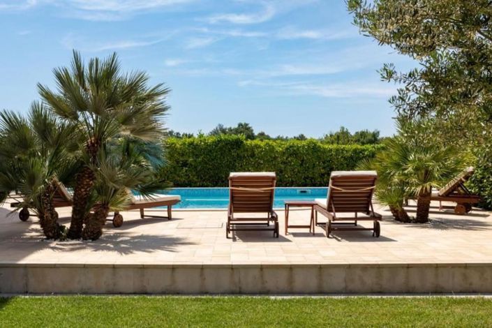 Image No.8-11 Bed Property for sale