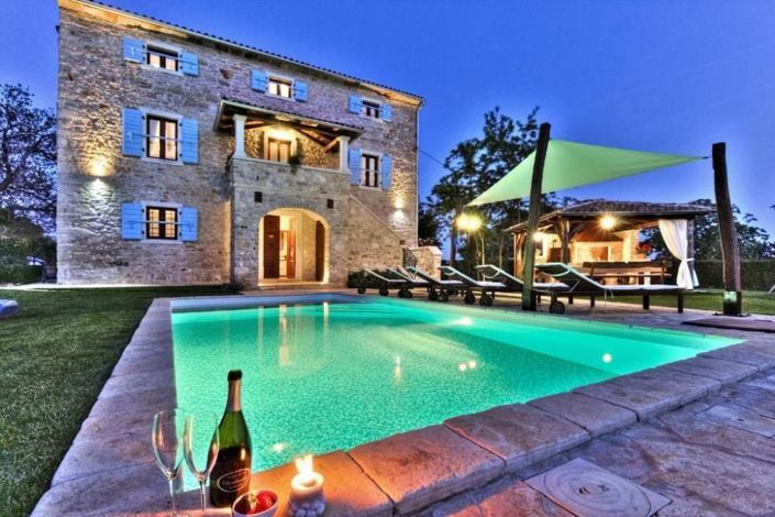 Image No.1-4 Bed Property for sale
