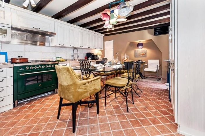 Image No.10-5 Bed Property for sale