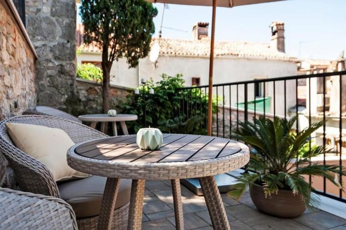 Image No.17-5 Bed Property for sale