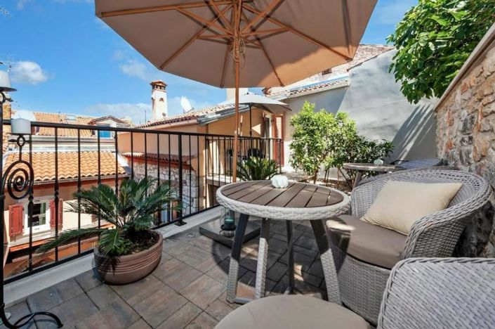 Image No.18-5 Bed Property for sale