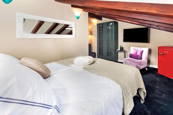 Image No.22-5 Bed Property for sale