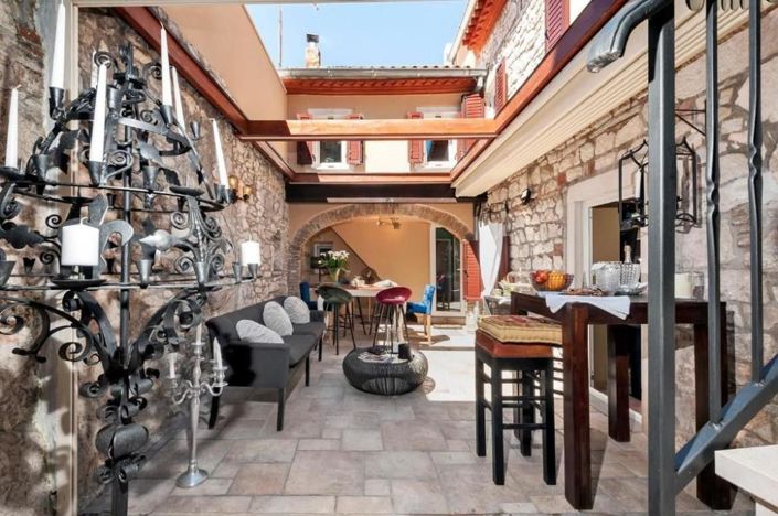 Image No.5-5 Bed Property for sale