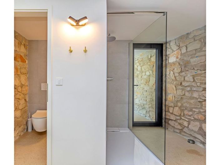 Image No.18-5 Bed Property for sale