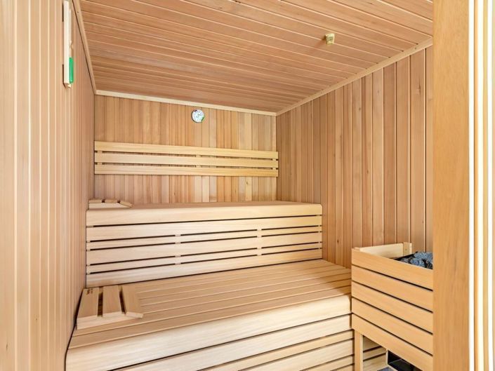 Image No.19-5 Bed Property for sale