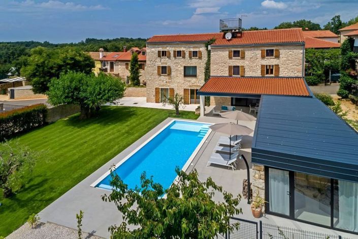 Image No.2-5 Bed Property for sale