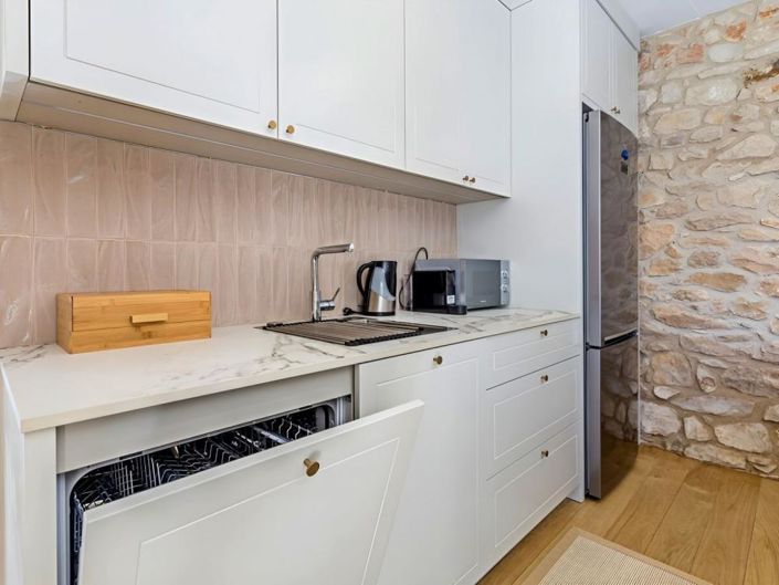 Image No.9-5 Bed Property for sale