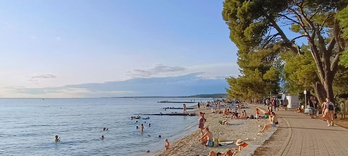 Image No.17-19 Bed Property for sale