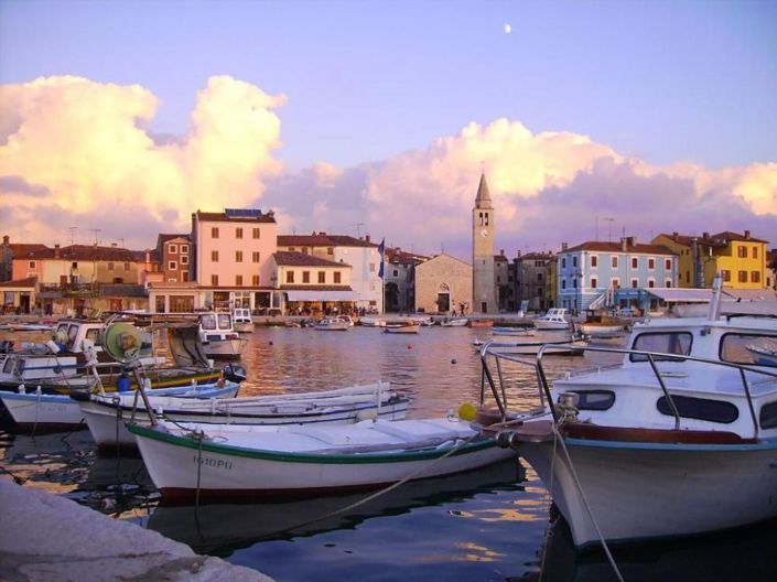 Image No.7-19 Bed Property for sale