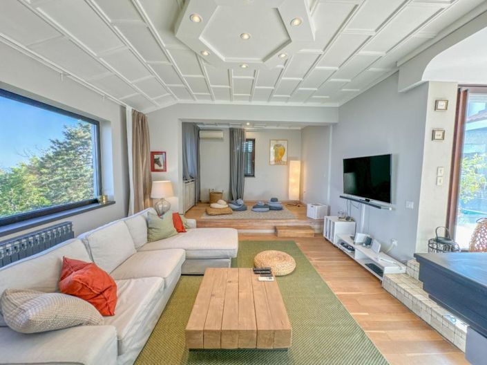 Image No.11-5 Bed Property for sale