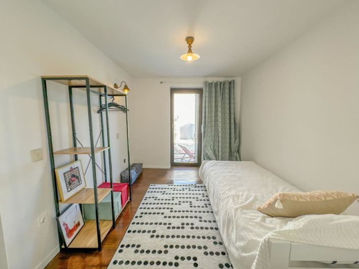 Image No.20-5 Bed Property for sale