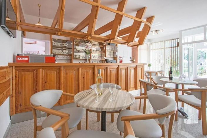 Image No.14-17 Bed Property for sale