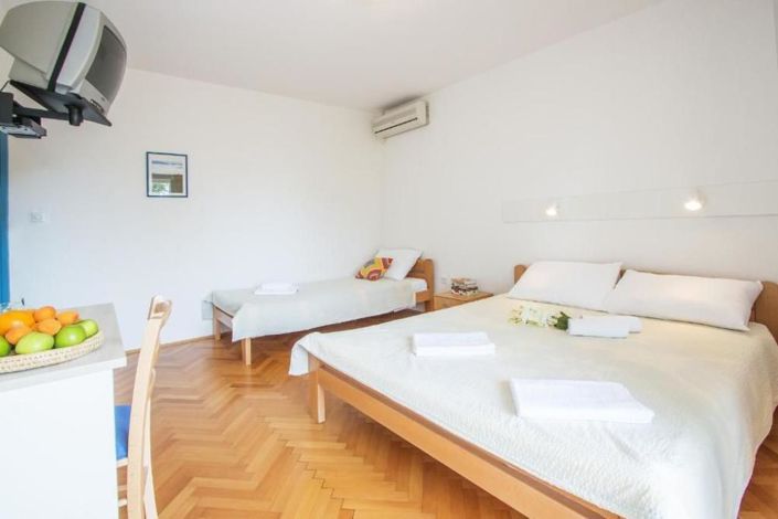 Image No.17-17 Bed Property for sale