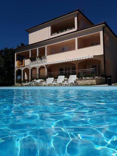 Image No.4-17 Bed Property for sale