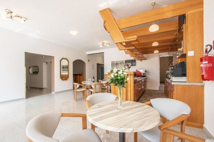 Image No.5-17 Bed Property for sale