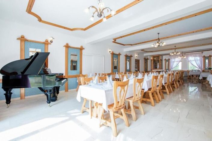 Image No.8-17 Bed Property for sale