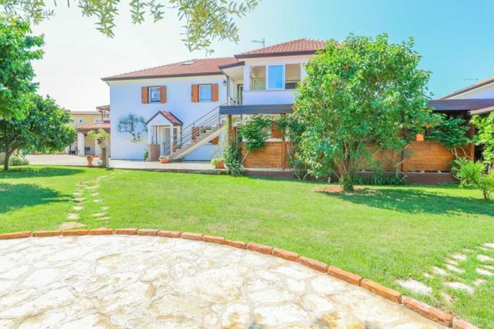 Image No.3-Propriété de 8 chambres à vendre à Umag