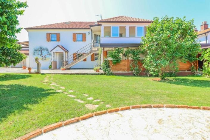 Image No.6-Propriété de 8 chambres à vendre à Umag