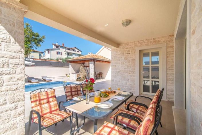 Image No.11-3 Bed Property for sale