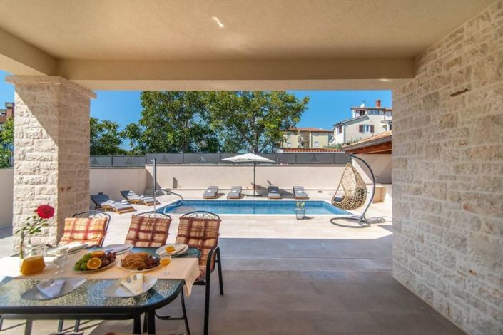 Image No.13-3 Bed Property for sale