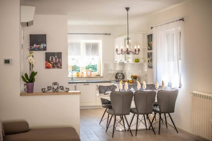 Image No.19-3 Bed Property for sale