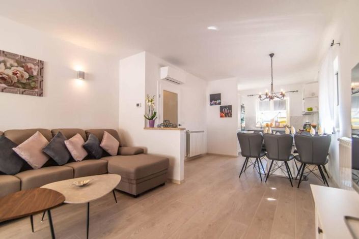 Image No.24-3 Bed Property for sale