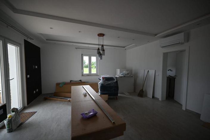 Image No.12-5 Bed Property for sale